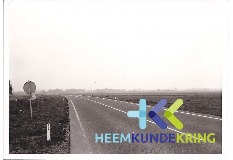 Herwen Batavenweg op het punt over de dijk F000005